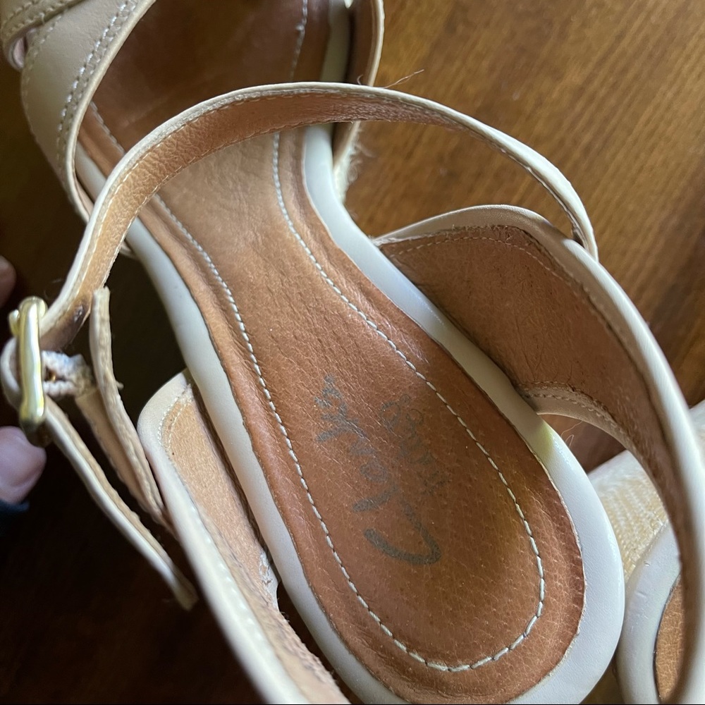 Clarks EUC Sanford perfect for sundresses - Picture 8 of 9